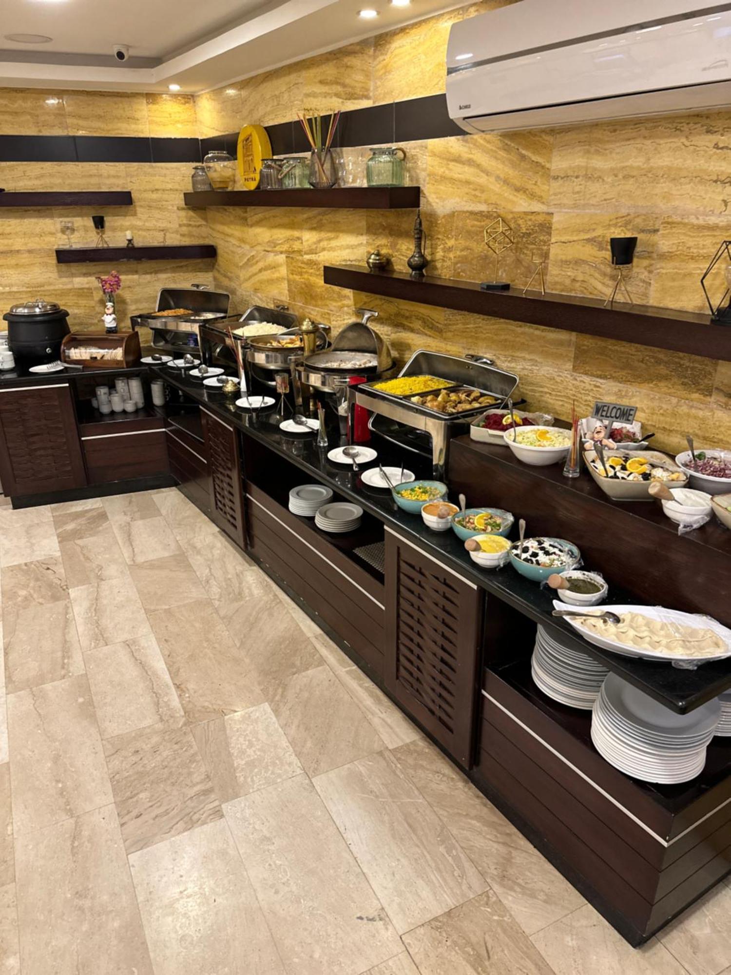 Petra Corner Hotel Екстер'єр фото