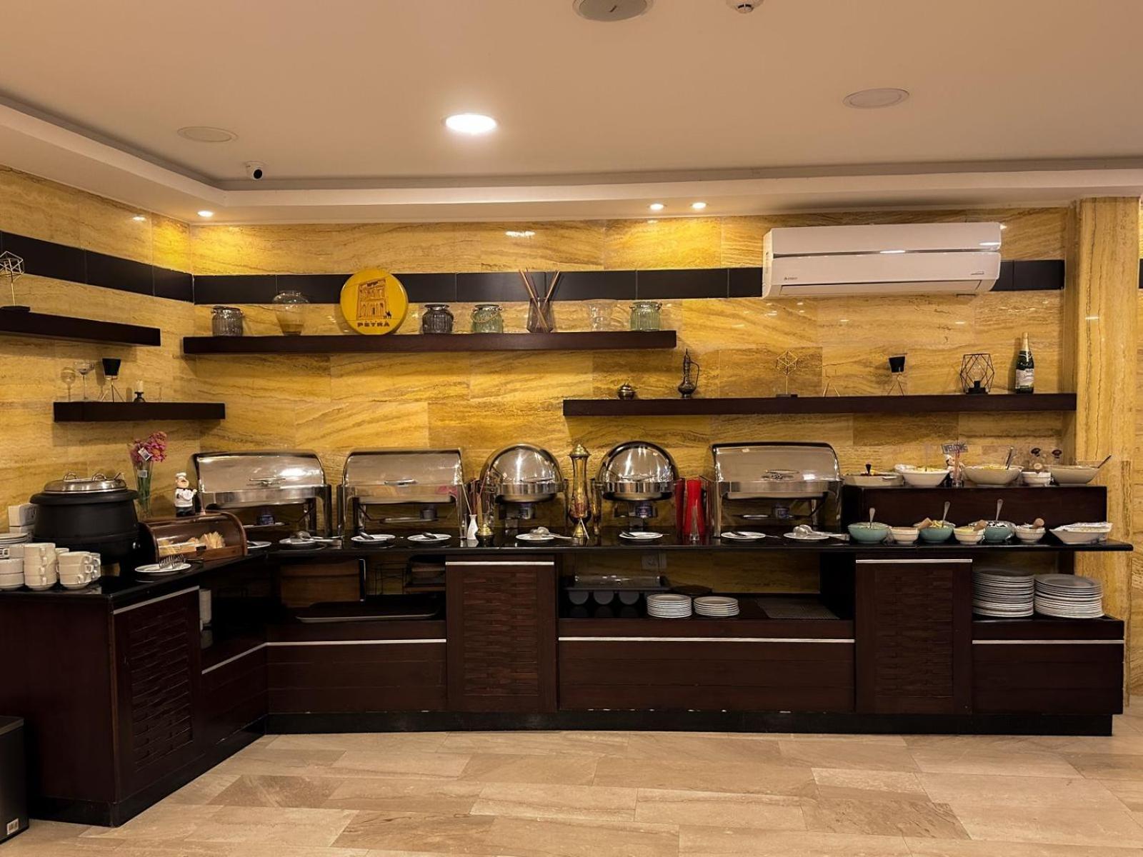 Petra Corner Hotel Екстер'єр фото