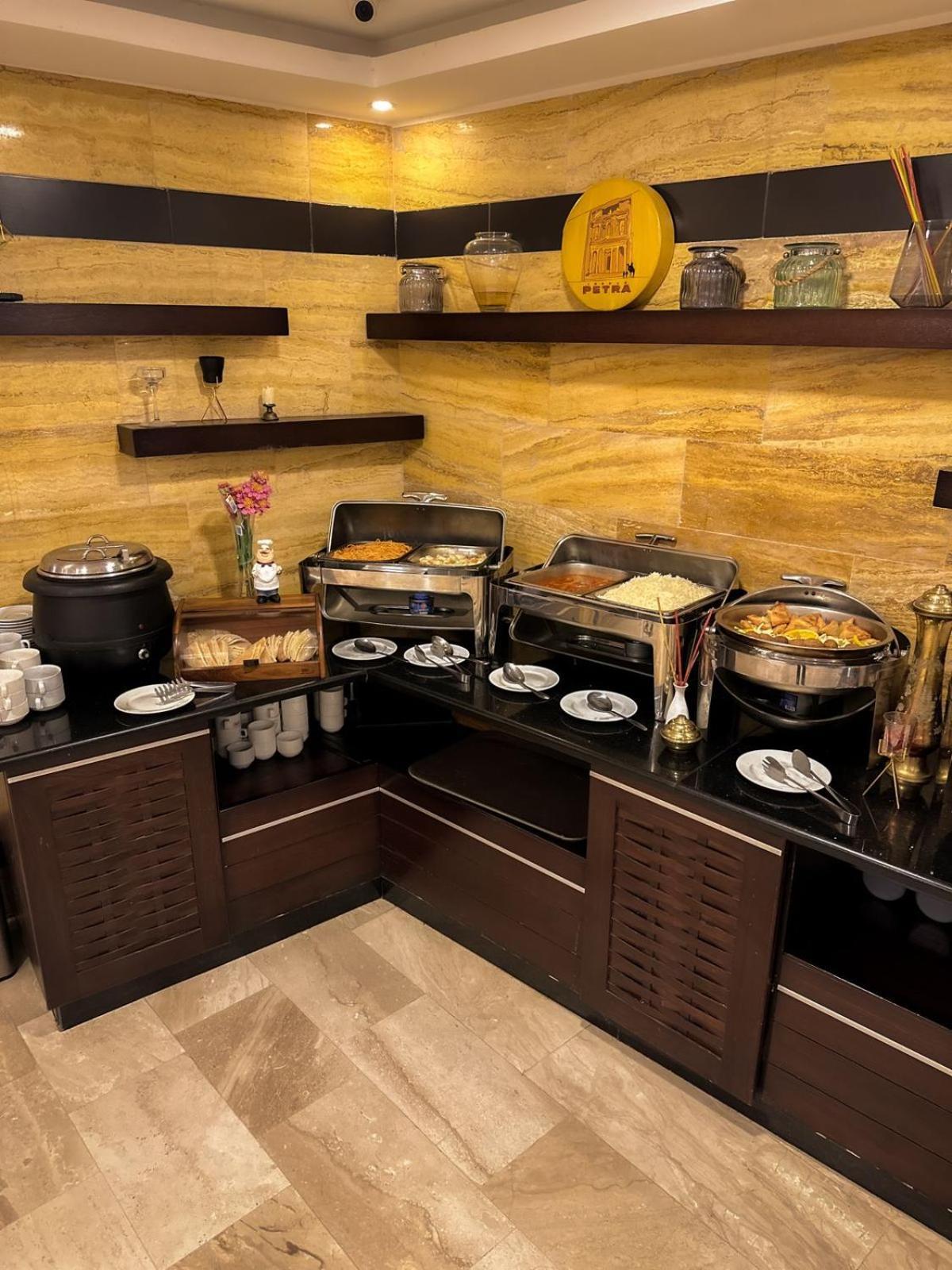 Petra Corner Hotel Екстер'єр фото