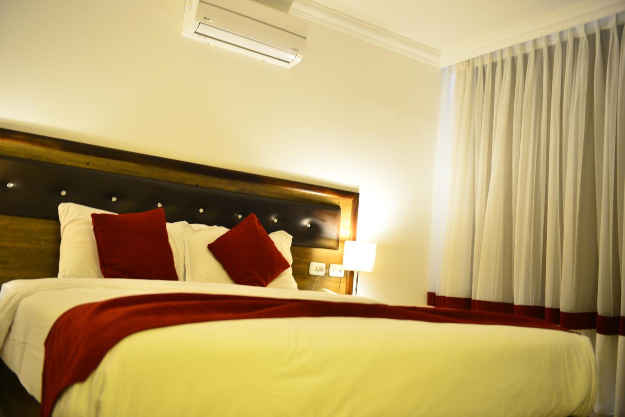 Petra Corner Hotel Екстер'єр фото