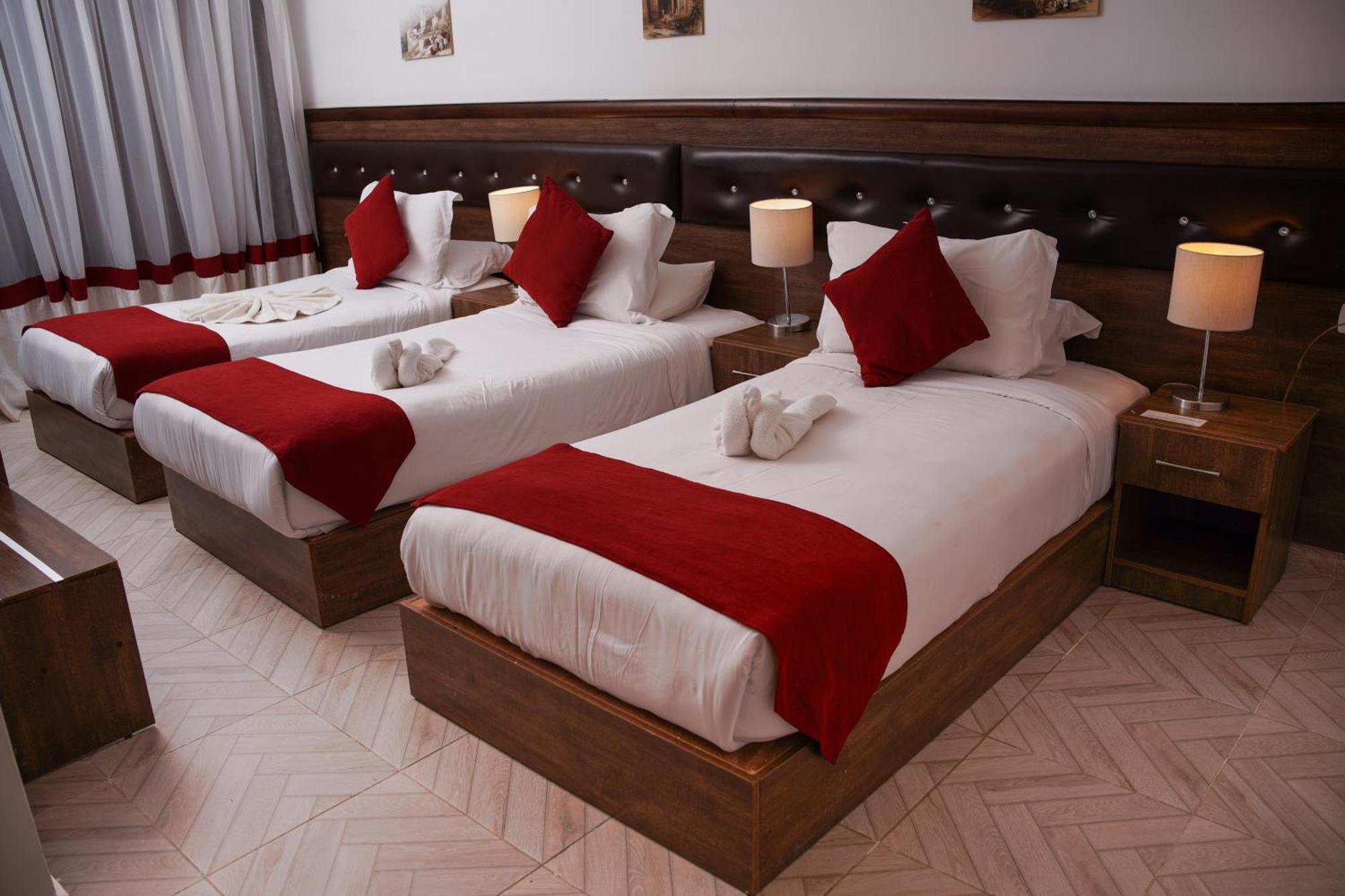 Petra Corner Hotel Екстер'єр фото